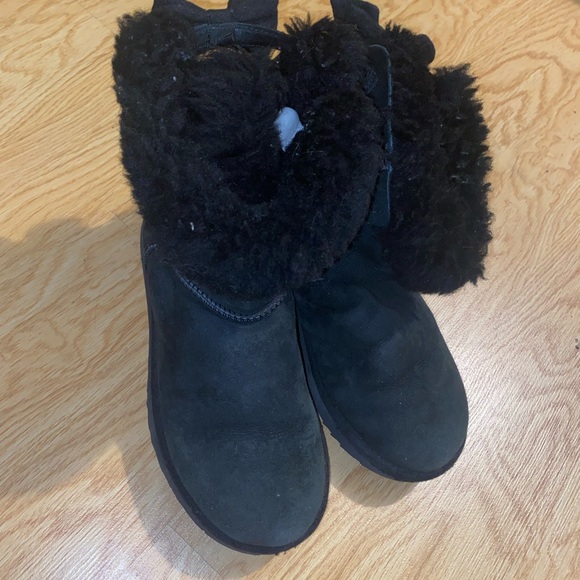 Black BowTie Uggs - Picture 1 of 2